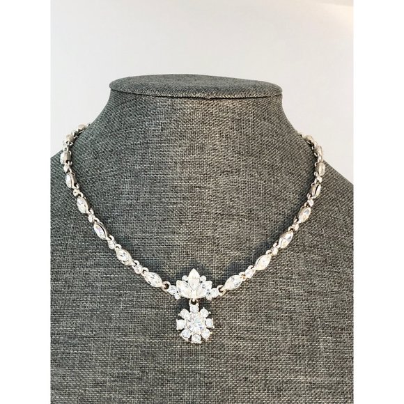 A Beautiful  Vintage Monet Rhinestone Necklace. - Picture 4 of 5